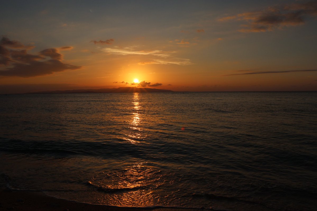 EcchanWorks's tweet photo. フサキビーチで見た夕日。🌅

海の向こうに沈んでいく太陽と、
オレンジ色に染まる空。

旅の中で出会った、
心に残る景色を一枚📷

📍フサキビーチ

#EcchanWorks #フサキビーチ #石垣島 #夕日 #写真好きな人と繋がりたい https://t.co/jXMusZj5C0