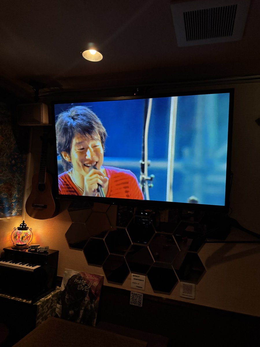 bar_peace's tweet photo. 『bar Peace』本日もオープンしました♪

https://t.co/SKiR2CEF9w

#心斎橋 #一人飲み  #カクテル #バー #cocktail #ミナミ #カラオケ #ミスチル #カラオケバー ＃桜井和寿 #barpeace #大阪 #ミスチル好き
#難波　#mrchildren https://t.co/KOuMt4i4pH