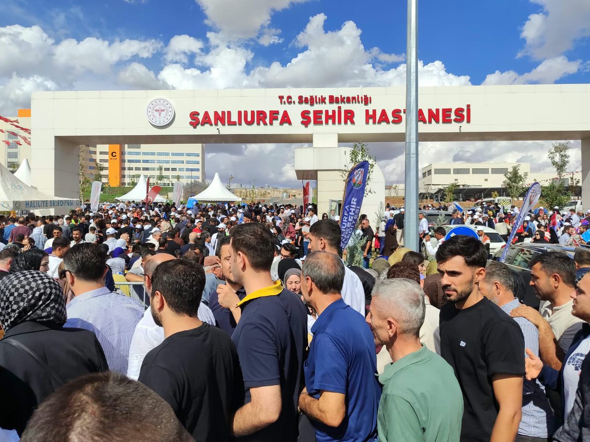 milhamigunbegi's tweet photo. Alan hınca hınç dolu, Cumhurbaşkanımızı bekliyor.

📍 Şehir Hastanesi https://t.co/mdHR0ArUyF