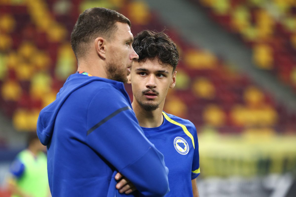 zmajevi's tweet photo. Alajbegović o Džeki: Kao dječak sam sanjao da budem pored ovog čovjeka reprezentacija.​ba/535119-alajbegovic-o-dzeki-kao-djecak-sam-sanjao-da-budem-pored-ovog-covjeka #Alajbegović #Džeko #nogomet #repka #sport https://t.co/mcQORzbSei