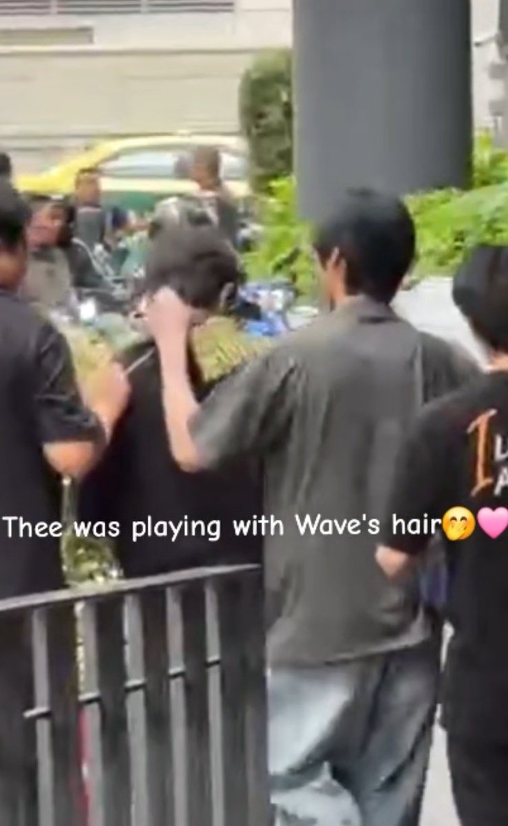 Viewzlover's tweet photo. โอ้โหหหห เล่นผมน้องหรอ ธีรติ๊

#theewave https://t.co/vEwZBXmCzz