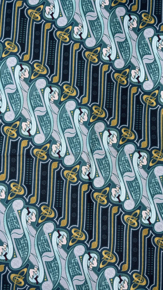 333bonk's tweet photo. my hatsune miku batik just arrived! look at the details! https://t.co/xvPU5mTuZd