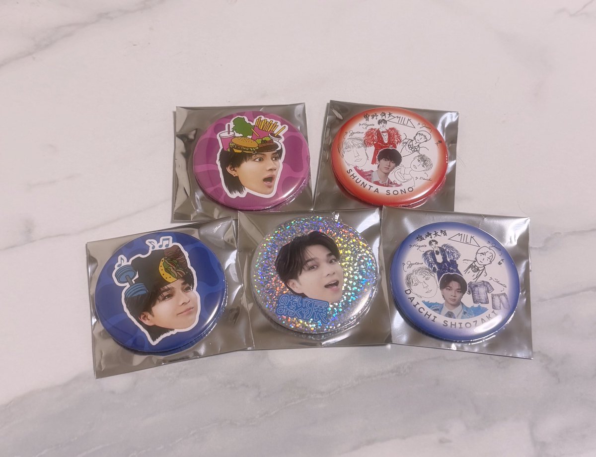 ko9__22's tweet photo. M!LK のぞいてみるく？展 缶バッチ交換

【譲】3️⃣塩﨑💙 1️⃣佐野🩷 1️⃣曽野❤️

【求】山中🤍

お気軽にお声掛けください><♪♪
 #MILK   #缶バッチ交換  #山中柔太朗 https://t.co/p5cJYVkJp8