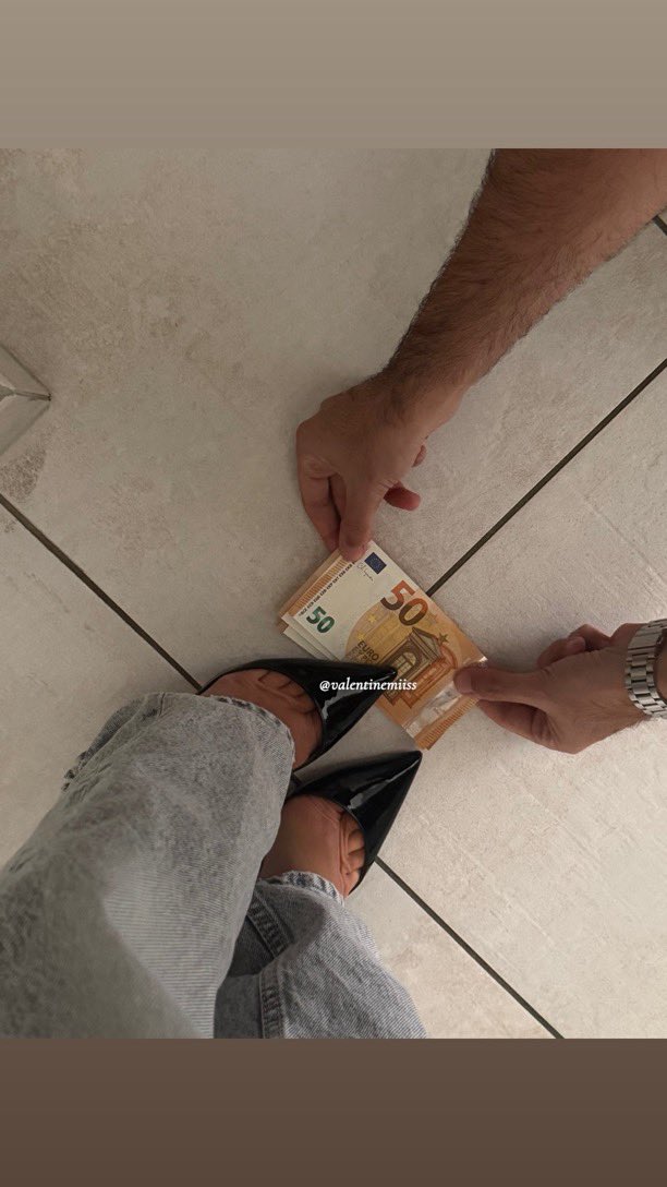 Valentinaa_Miss's tweet photo. Chaque mois t’essayes d’économiser ta paye pour ne pas retomber dans le findom puis tu tombes sur moi et là c’est terminé pour toi … 💸💸💸
Tu fini comme lui.

Findom feet https://t.co/pRgzNxNdLO