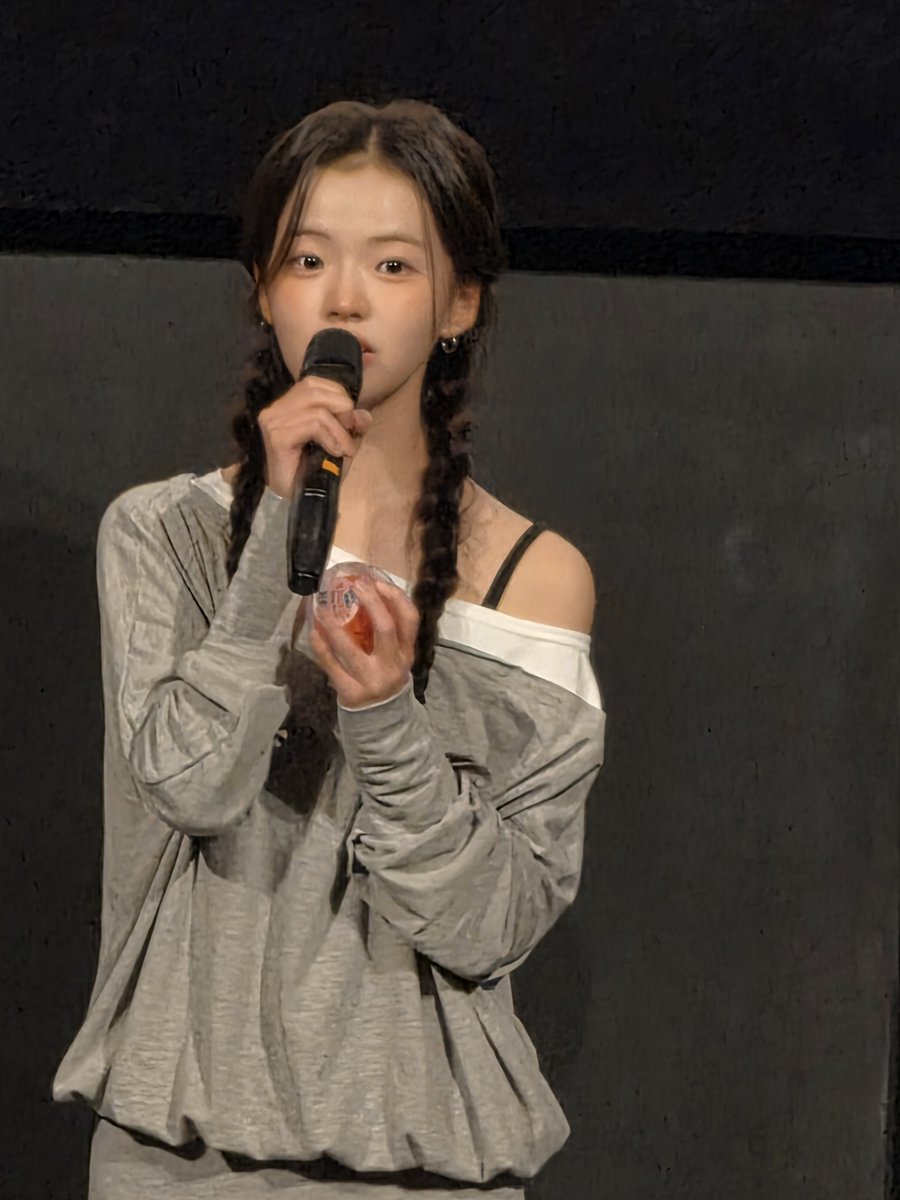 asget_y's tweet photo. 김시아 배우님 눈이 넘 반짝반짝하셔용 https://t.co/og8H7ql4Ue