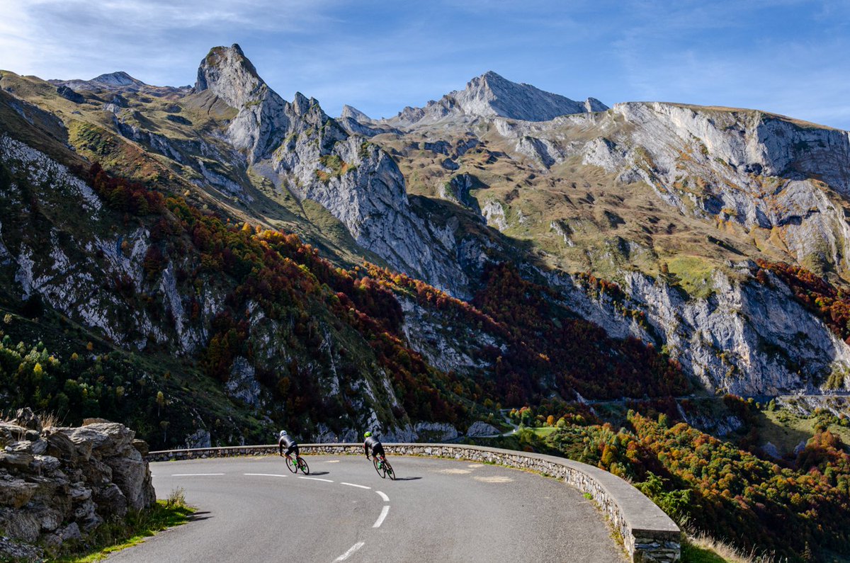 CyclingLodge's tweet photo. The dramatic balcony road of Col d'Aubisque for some of our guests yesterday...guaranteed to be one unmissable day out on a bike! 

#cycling #cyclisme #fietsen #ciclismo https://t.co/MDSDfOdUNY