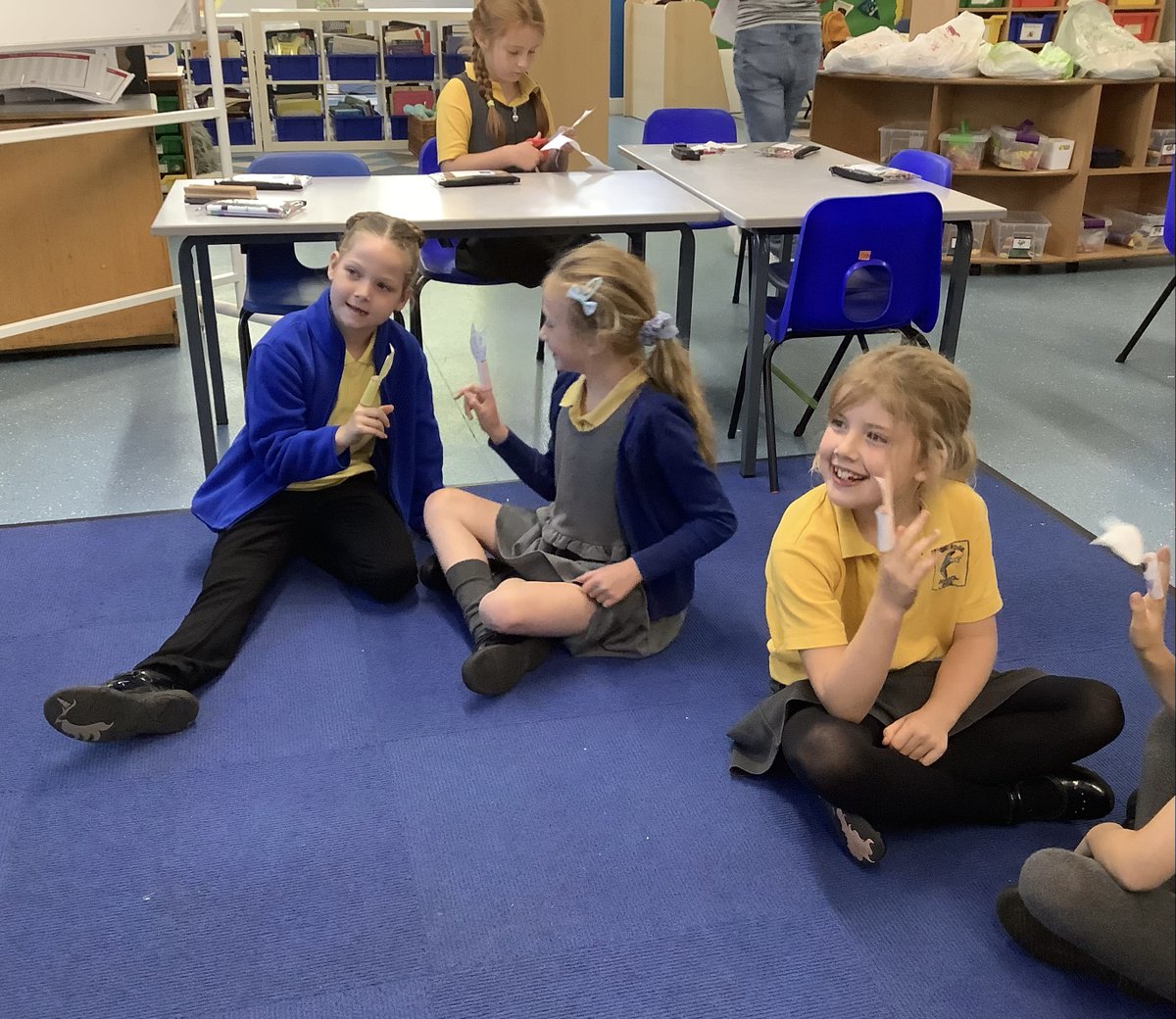 EdgeHade's tweet photo. Woodpeckers class have been learning about greetings in their French lessons. They made ‘Chat’ finger puppets and practised their French conversation skills. https://t.co/3slNpISQpr