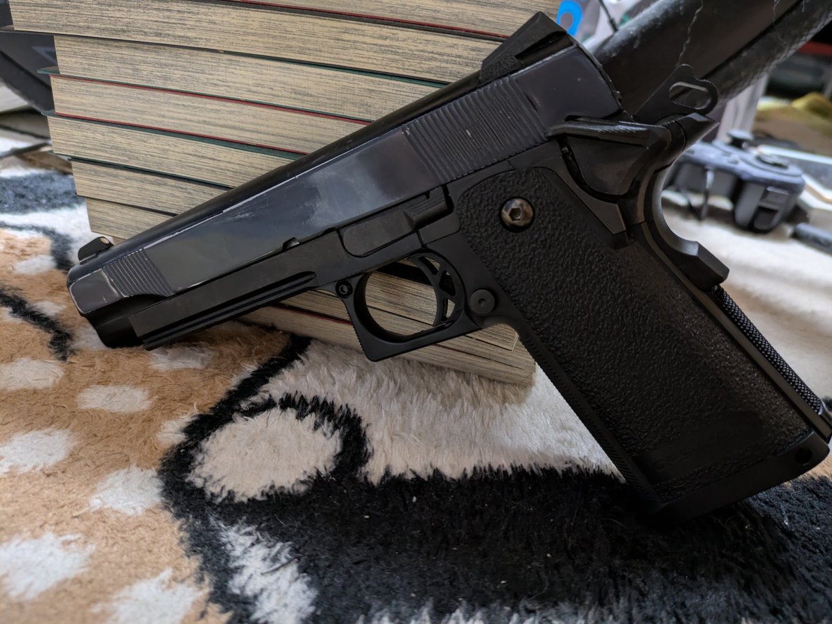 socom_mk23_mod0's tweet photo. 余ったハイキャパフレームと1911スライドを合体させた。1911スライドレールを外せばハイキャパフレームと互換性ありです。当分の間、予備として置いておきます。
#ハイキャパ
#ガバメント https://t.co/w9KdATQGLl