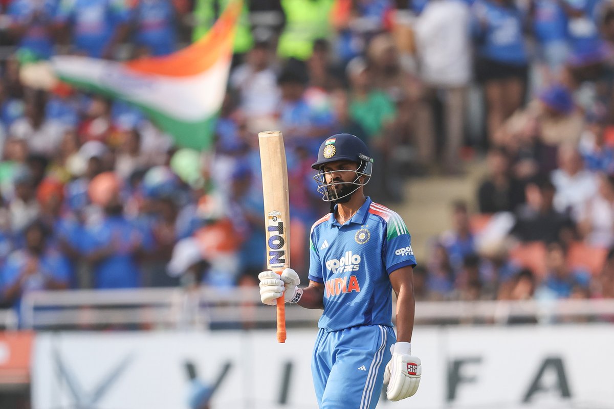 BCCI's tweet photo. Soaking up the pressure brilliantly 👏

A 2️⃣nd ODI fifty for Ruturaj Gaikwad as he keeps up the momentum 🔝

Updates ▶️ https://t.co/PhSJSbvW7C

#TeamIndia | #INDvWI | @mflone_ | @Ruutu1331 https://t.co/1ZOeYymcTa