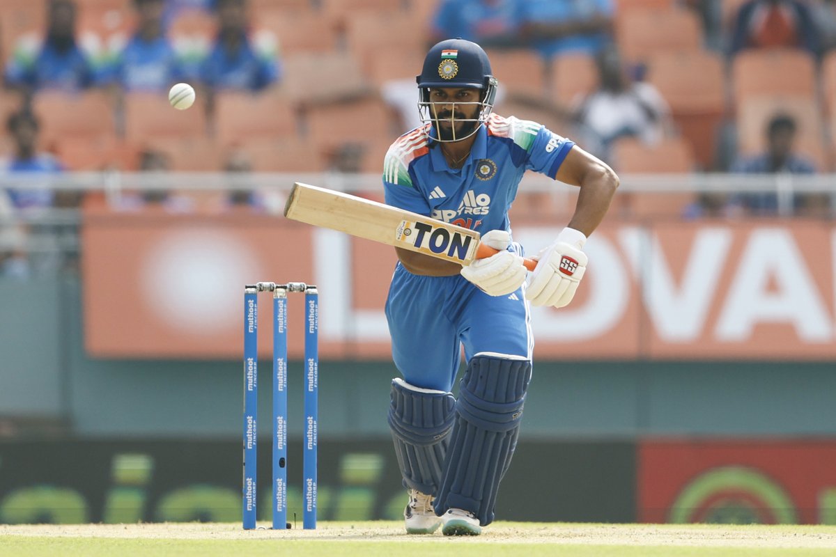 BCCI's tweet photo. Soaking up the pressure brilliantly 👏

A 2️⃣nd ODI fifty for Ruturaj Gaikwad as he keeps up the momentum 🔝

Updates ▶️ https://t.co/PhSJSbvW7C

#TeamIndia | #INDvWI | @mflone_ | @Ruutu1331 https://t.co/1ZOeYymcTa