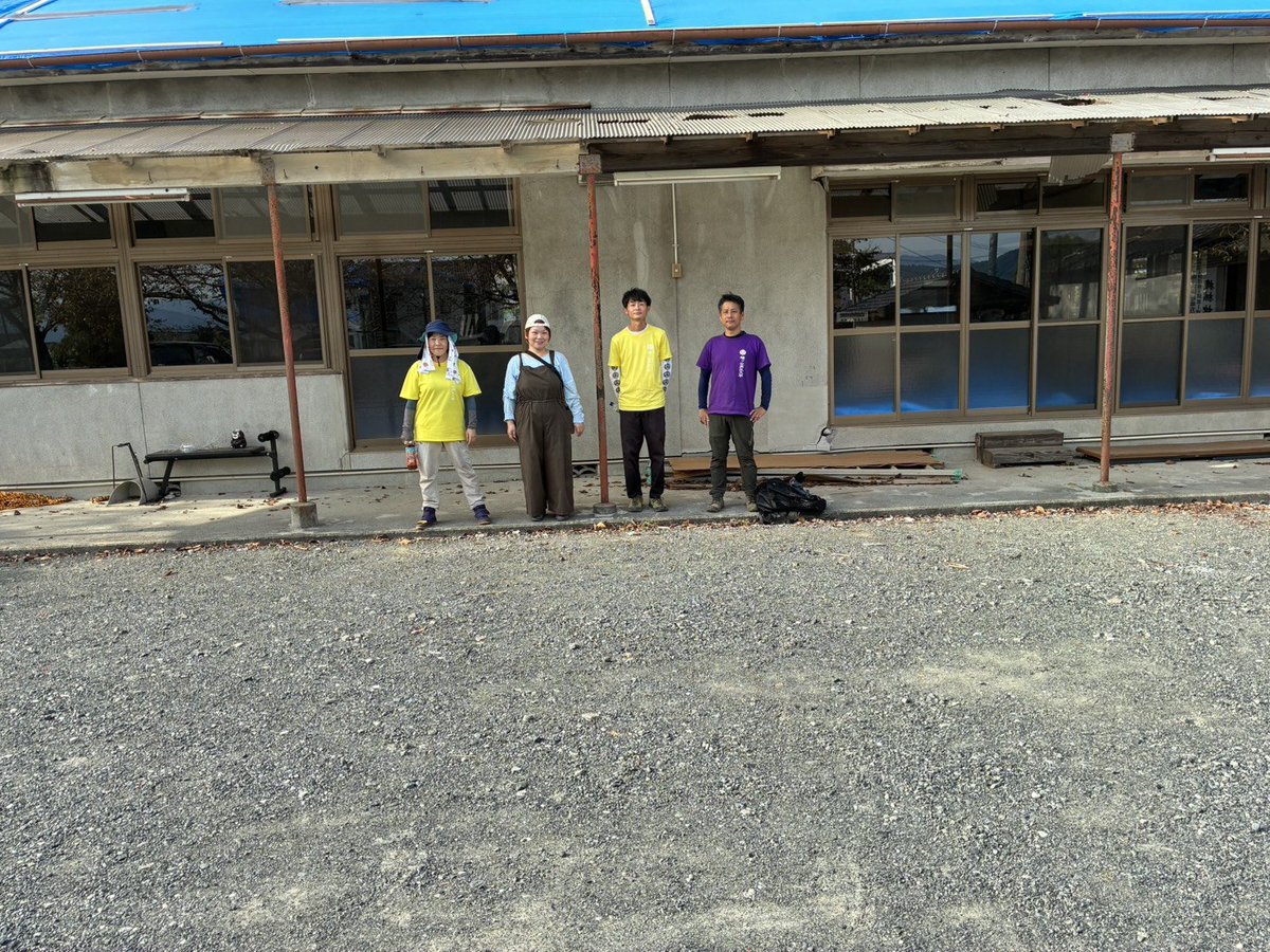 jishuren_kuma's tweet photo. 【#令和8年熊本地震】
午後からは二手に分かれ、継続のお宅の解体したコンクリート瓦礫の運び出しも行います。今日は集積所が休みのため、明日すぐ運べるよう軽トラ2台に積み込み時間一杯仕分けをして本日の作業は終了！皆さんお疲れ様でした。明日へ繋ぎます！
#宇城市松橋
#幡再
#STH
#九州自主練 https://t.co/OOn9M8GMkt