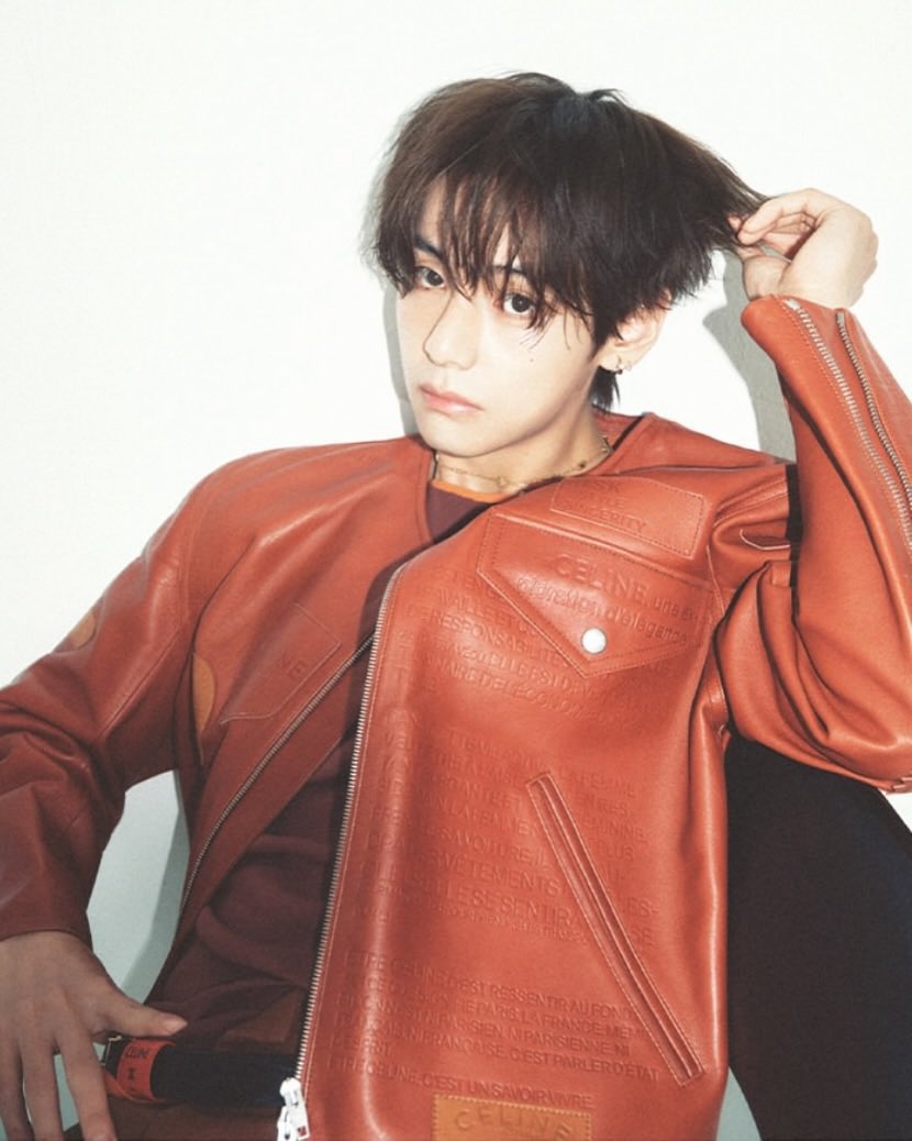 btschartsxdaily's tweet photo. #V via Instagram Post 💜 [Thread]

https://t.co/MOk1lKVoKg
TAEHYUNG X CELINE 
#VxCELINE https://t.co/F7BhxOMAUw
