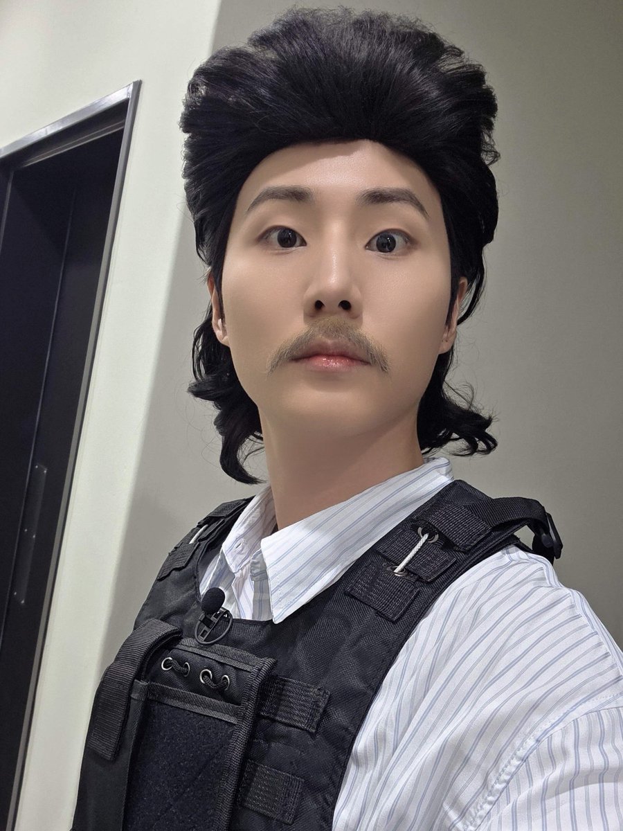 day6official's tweet photo. [ #DAY6_BEHIND ]

방갑슙니다 존슨 케입니다 😎

#DAY6 #데이식스
#YoungK #영케이
#tvN #놀라운토요일 https://t.co/bIWXAl6Njp