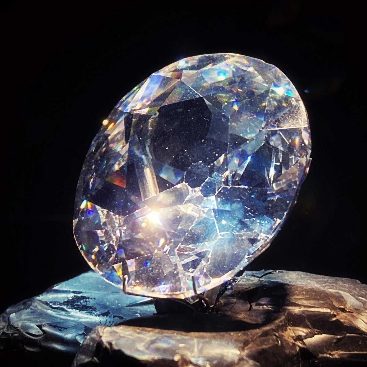 AndhraNexus's tweet photo. 105.6-carat Syamantaka Mani, popularly known as the Koh-i-Noor diamond.

Found in the Kollur mine, Andhra Pradesh, India, around the 12th century.

Taken by the British in 1849 and now part of the British Crown Jewels. https://t.co/xa2eCsYrIv