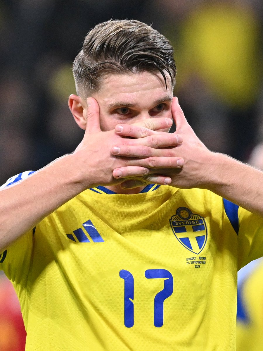 premierleague's tweet photo. Only one player has ever scored in six consecutive UEFA Nations League matches...

Viktor Gyokeres 🇸🇪

Catch up on all the latest action 👉 https://t.co/D5RusmnMBh https://t.co/ekD8Y1Ggzn