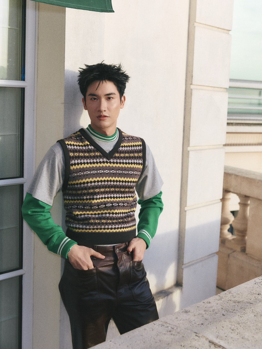 GMMTV's tweet photo. "เต ตะวัน" LOEWE Brand Ambassador เข้าร่วมชมโชว์ LOEWE Spring Summer 2027 ณ กรุงปารีส ประเทศฝรั่งเศส เมื่อวันที่ 2 ตุลาคมที่ผ่านมา

#LOEWE #LOEWESS27 
#LOEWExTayTawan
#GMMTV https://t.co/zjoBuqxD0l