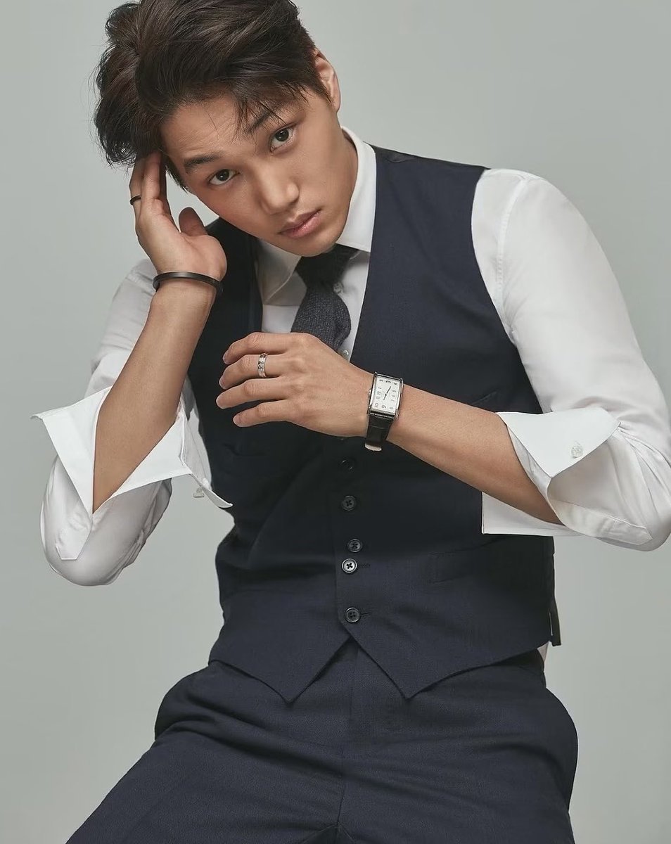 kaidiction's tweet photo. 22 and already serving insane editorials that would become historical documents… need the fashion king back https://t.co/FnXIPB7iMI