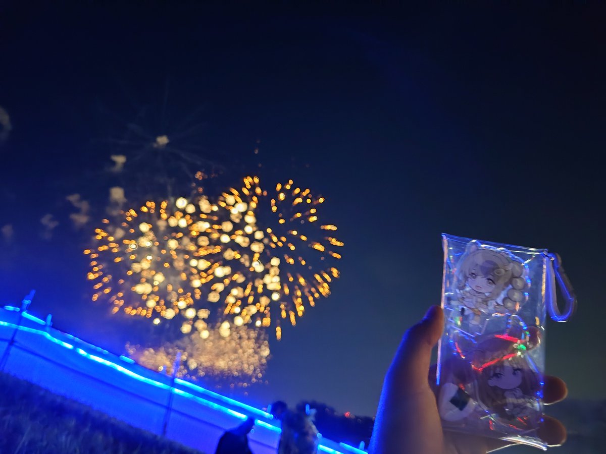 tetetessen's tweet photo. 三郷花火大会楽しかった！！！
頑張って2人に花火見せてる風にしたかったけど下手すぎたからこれで勘弁
 #超かぐや姫 https://t.co/YILSvt3gcA