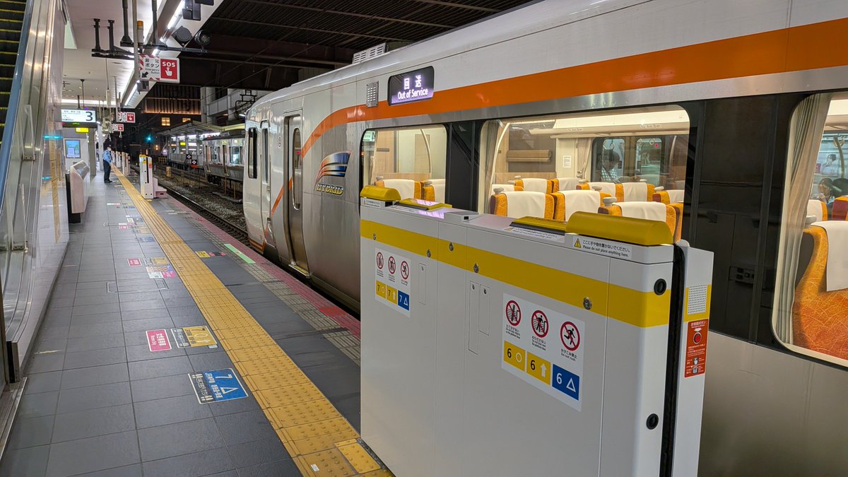 Manase7000_HK's tweet photo. 知らん間に大阪③にロープ柵が、、、 https://t.co/6FW5qd49Cq
