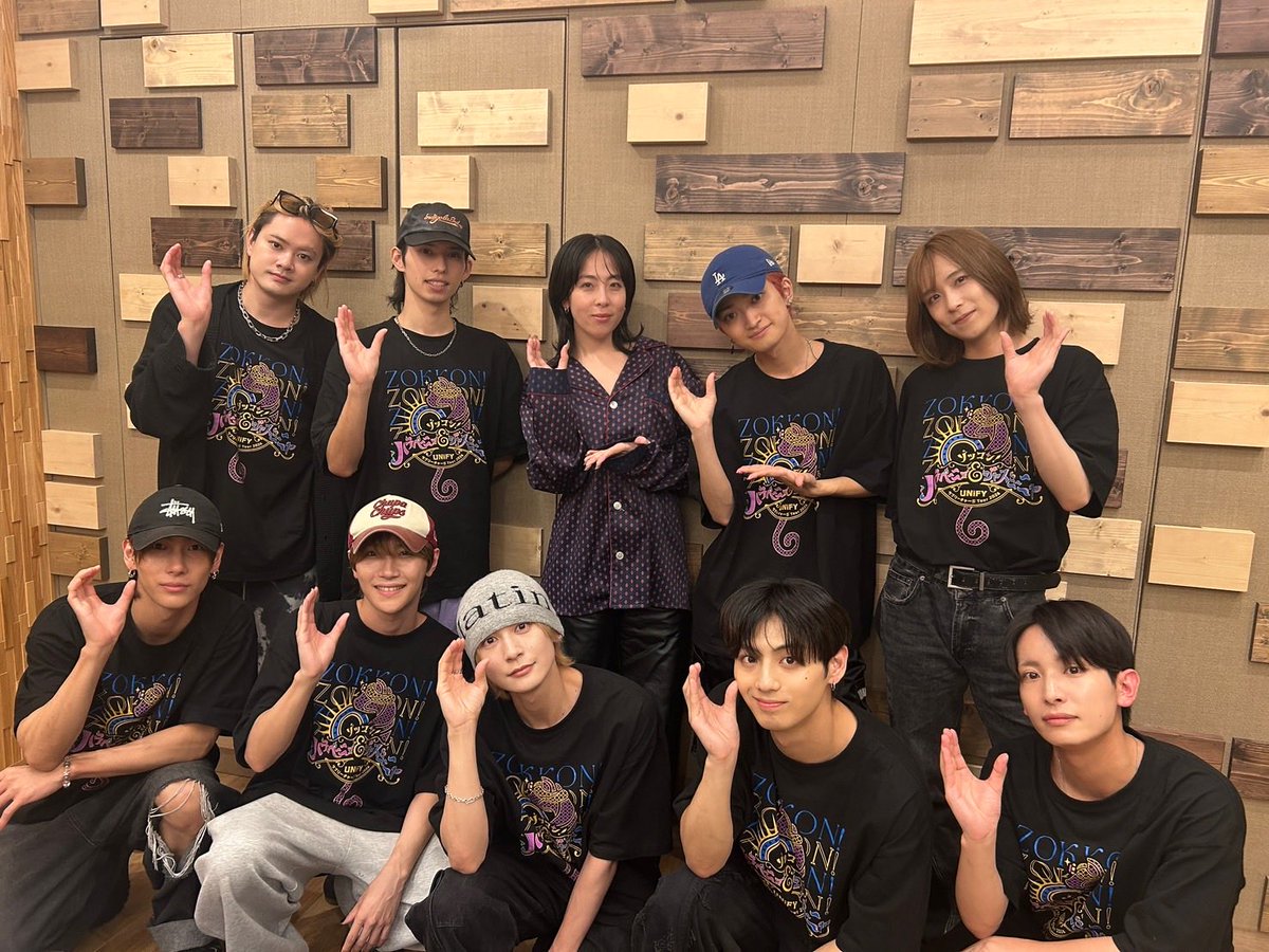 FEELTHEMUSIC_PR's tweet photo. 本日22時〜放送
“ƑEEL ƬHE MUSƖƇ”

本日のゲストは
#UNiFY の皆さん🌶️

🗣️今までの道のりと各担当
🗣️音楽に目覚めたきっかけ
🗣️カラオケに行く？

㊗️1st Single CD
『ゾッコン！ハラペーニョ＆ジャスミーニャ』本日発売🎉

📻
https://t.co/OHlUd03r27

#フィルミュ #FMヨコハマ https://t.co/jOFrPCbbYa