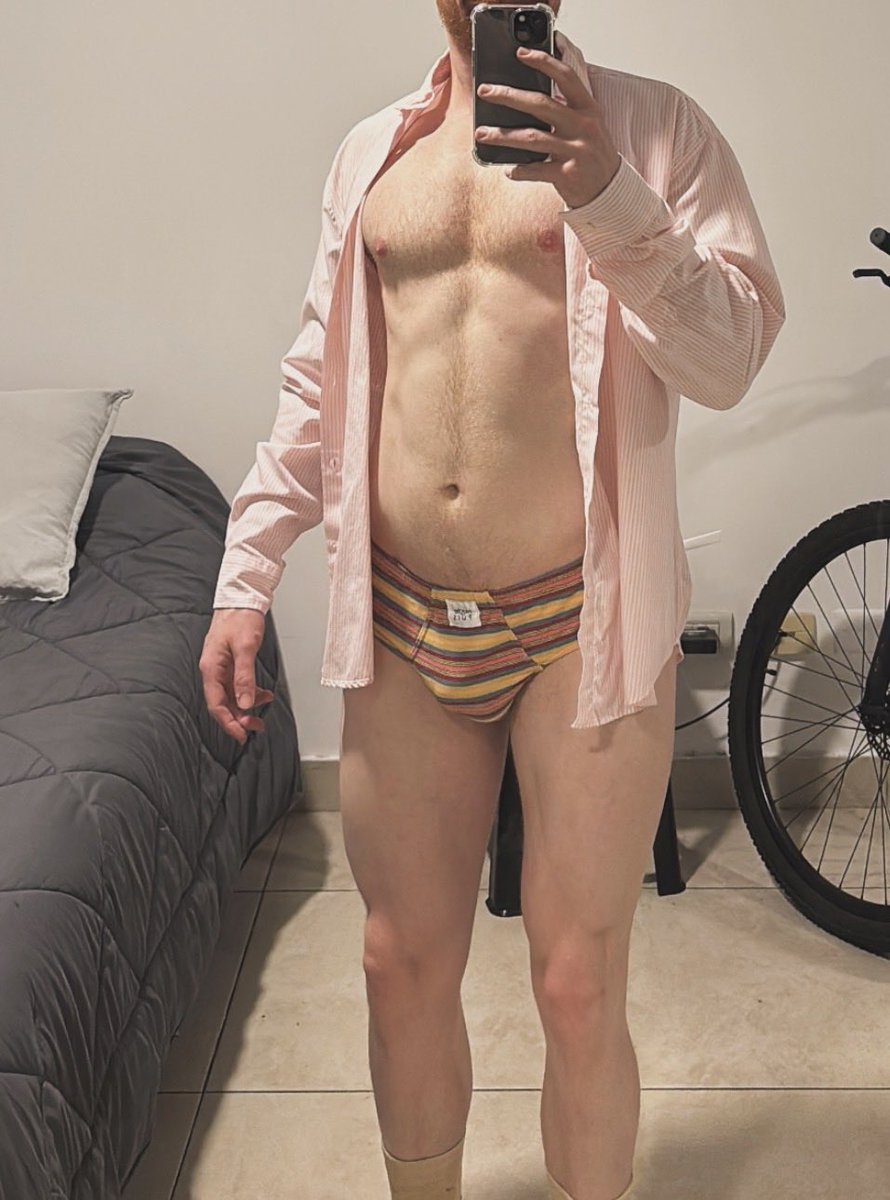 Adrianu12116's tweet photo. Al trabajo siempre se va en calzoncillo #trusa #brief #briefs #slip #cueca #underwear #gay https://t.co/781DMv5dpn