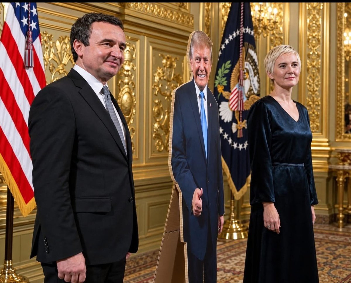 jamutka's tweet photo. @karadjolee Evo prvi gosti stigli 🤣 https://t.co/M0xVVuNG0L