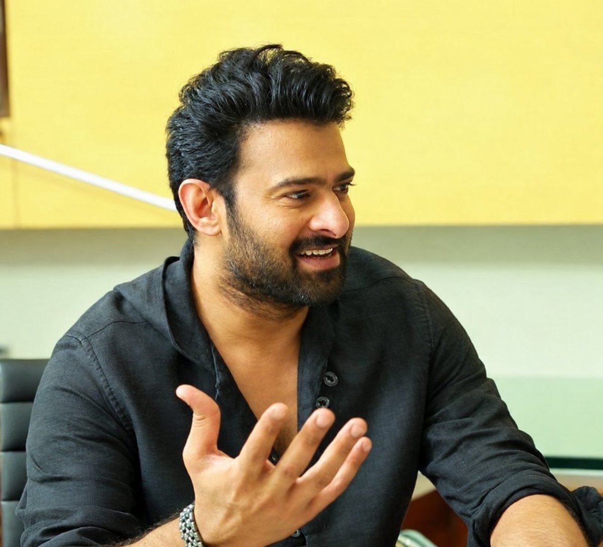 VarunRebel_07's tweet photo. Prabhas 🖤 https://t.co/uAsbCIJOg6