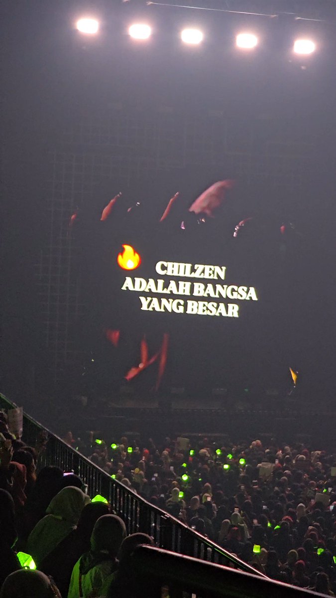 tsunshiina's tweet photo. banner terbaik sih, inside joke indonya dapet wwwww

"chilzen adalah bangsa yang besar"
#NCT127 #THE_REDLINEinJakarta
#NCT127_5TH_NEOCITY_THE_REDLINE https://t.co/gXCPH1XeYx