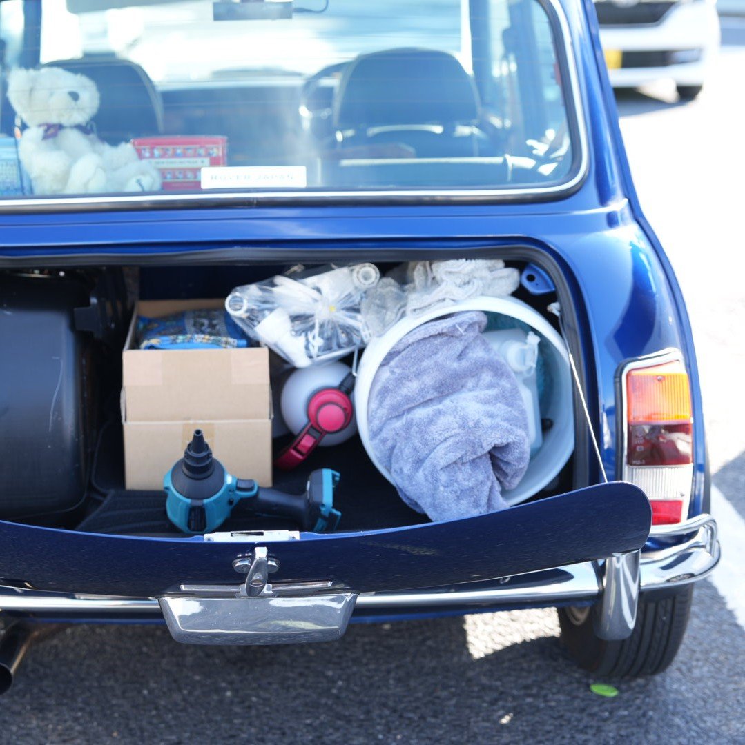 kojika_sampo's tweet photo. 明日のBRITISH PICNICに参加します！とっても楽しみ！
今日は前泊で鳥取へ。高速道路で汚れても、私たちには洗車道具があるので抜かりなしです。 https://t.co/SCbqiRJMr5