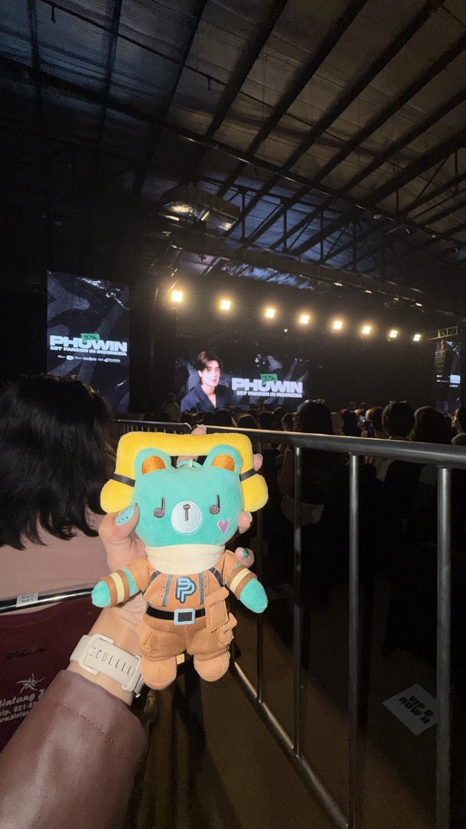 nongcess_'s tweet photo. cucuku happy ketemu bapaknya🫶🏻

#2026Phuwin1stFanconinIndonesia https://t.co/Uq9ByTkGbO