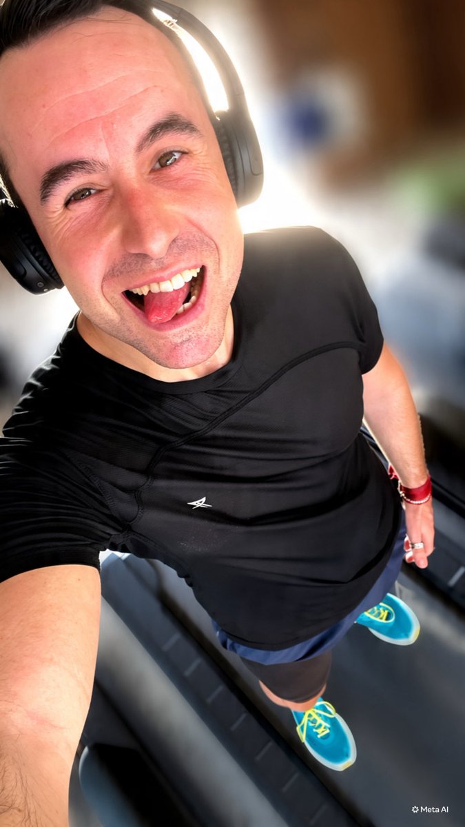 RobertoSCaudet's tweet photo. Cuando decides agotarte por si la vida en sí no es suficiente 🥵

11km ~ 61 min. 🏃🏽‍♂️💥 https://t.co/tL3LjjftPJ