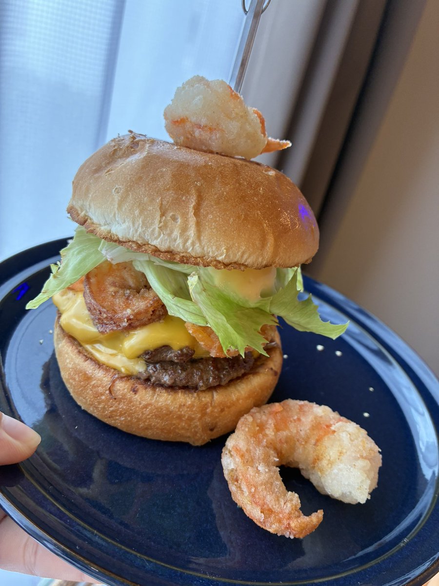 XxL_okinawa's tweet photo. 閉店しました！
本日もご来店ありがとうございました🍔
明日も9時からです！
本日の試作🦐 https://t.co/PaUC98uwEL