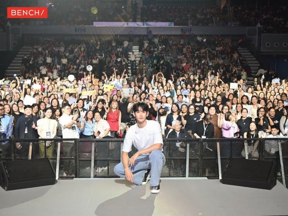 Preshie2345's tweet photo. Thank you kimsoohyun, thank you @benchtm for bringing smile to our faces by hosting the fan meeting! It means so much to the fans 💜💚 Thank you for making the reunion possible and thanks to our Global Superstar kimsoohyun for showing up 😍🥰💜💚
#KimSooHyunInManila
#BENCHXKIMSOOHYUN
#OurForeverWithYou