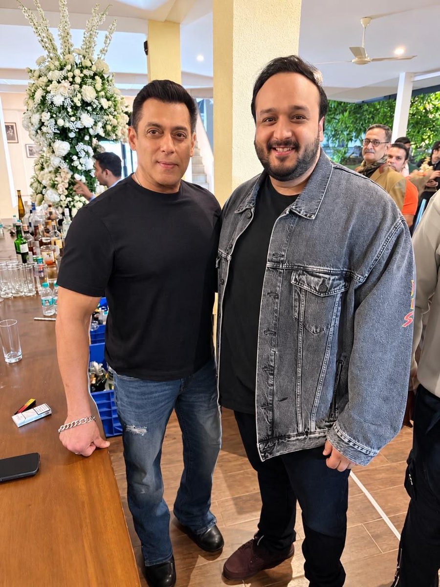 BeingSalmanKhan's tweet photo. Happy Birthday Zeeshan 
@zeeshanBabaS https://t.co/UOL4UXcDbq