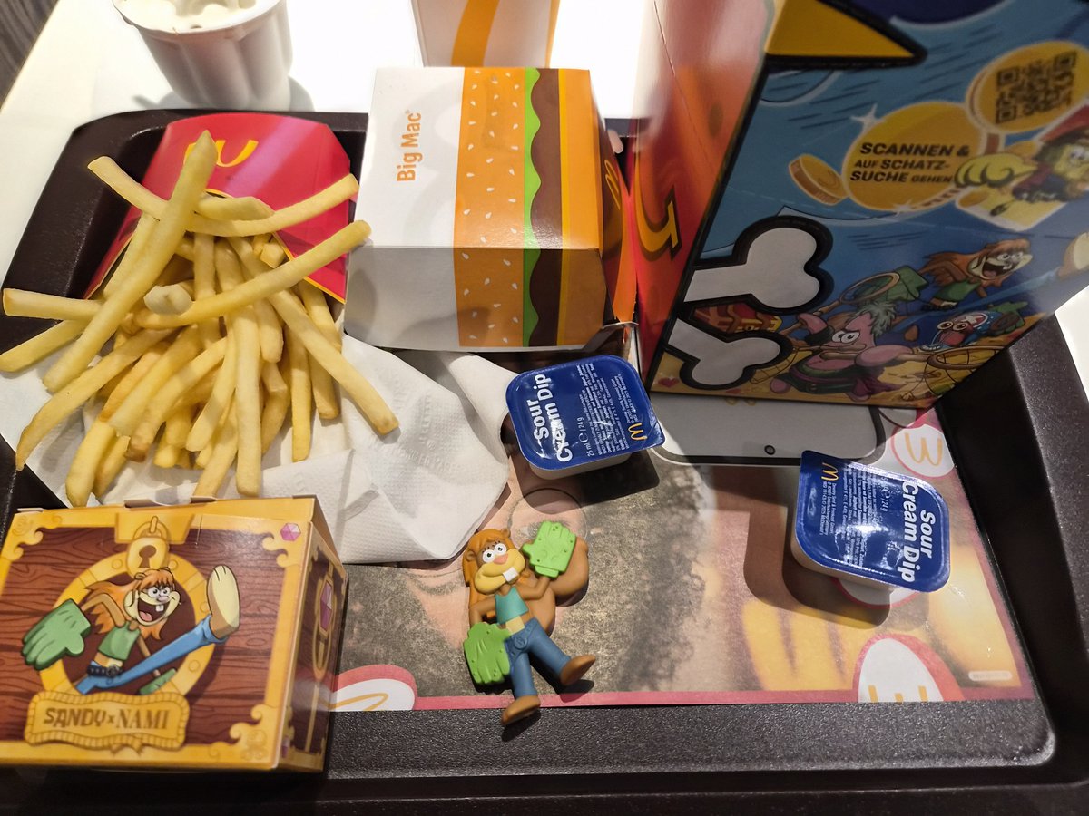 Plachta_14's tweet photo. マック行く途中でバンド演奏に遭遇した ※🔇 https://t.co/NxEodexuhH