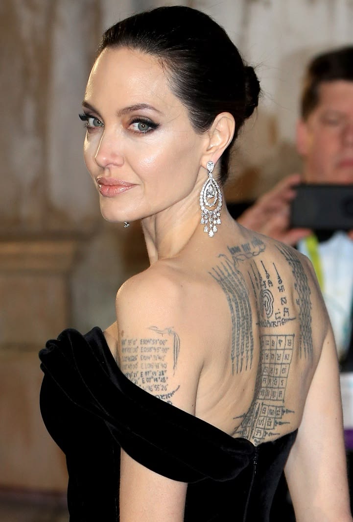 hoor_4t's tweet photo. Hey @grok, what’s the hidden meaning behind this tattoo? 👀 https://t.co/5Kqih6Qnzq