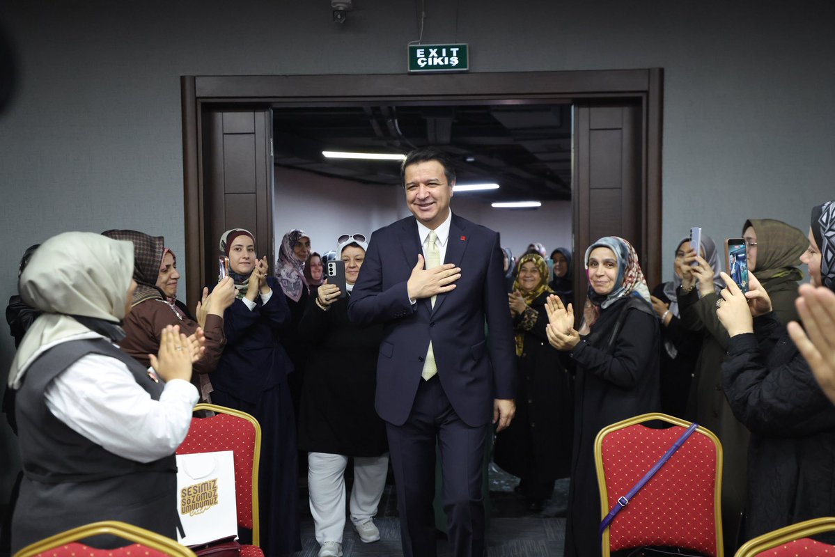 SaadetPartisi's tweet photo. Genel Başkanımız Mahmut Arıkan, Kadın Kollarımızın İl Başkanları Toplantısı’na katıldı. https://t.co/rB6qX7oZv6