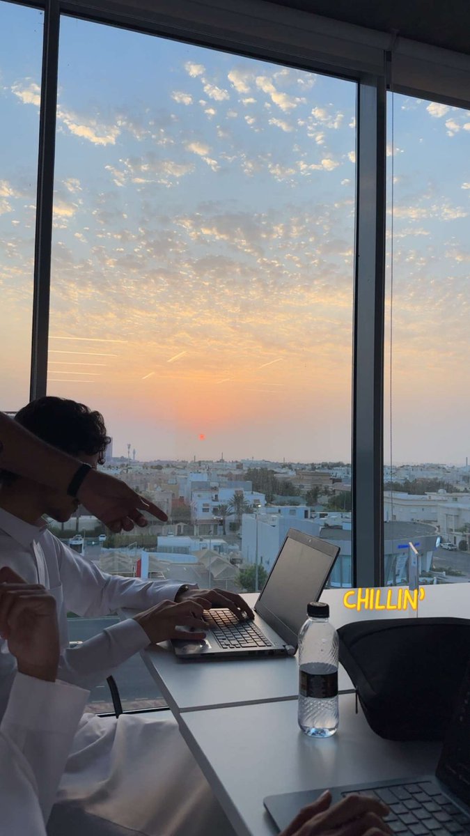 24inspace's tweet photo. Golden hour &amp; first lab, and it goes completely perfect. 🌅 https://t.co/KDocCOKcgj