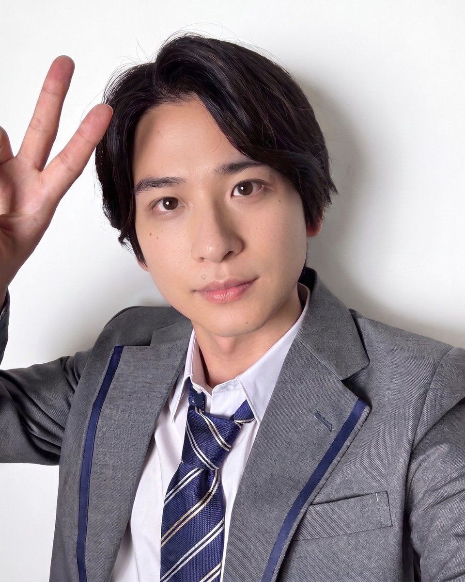 minamikun_2026's tweet photo. ミュージカル『#南くんの恋人』

─── ⋆⋅✩⋅⋆ ────

南聡介役 #Whoya
（Who-ya Extended）
自撮りショット公開📸

─── ⋆⋅✩⋅⋆ ────

📅2026.12.06(日)～12.16(水)
📍日本青年館ホール

🔗公式HP
https://t.co/xEEnfMcZdo https://t.co/q3RAUwIVNi