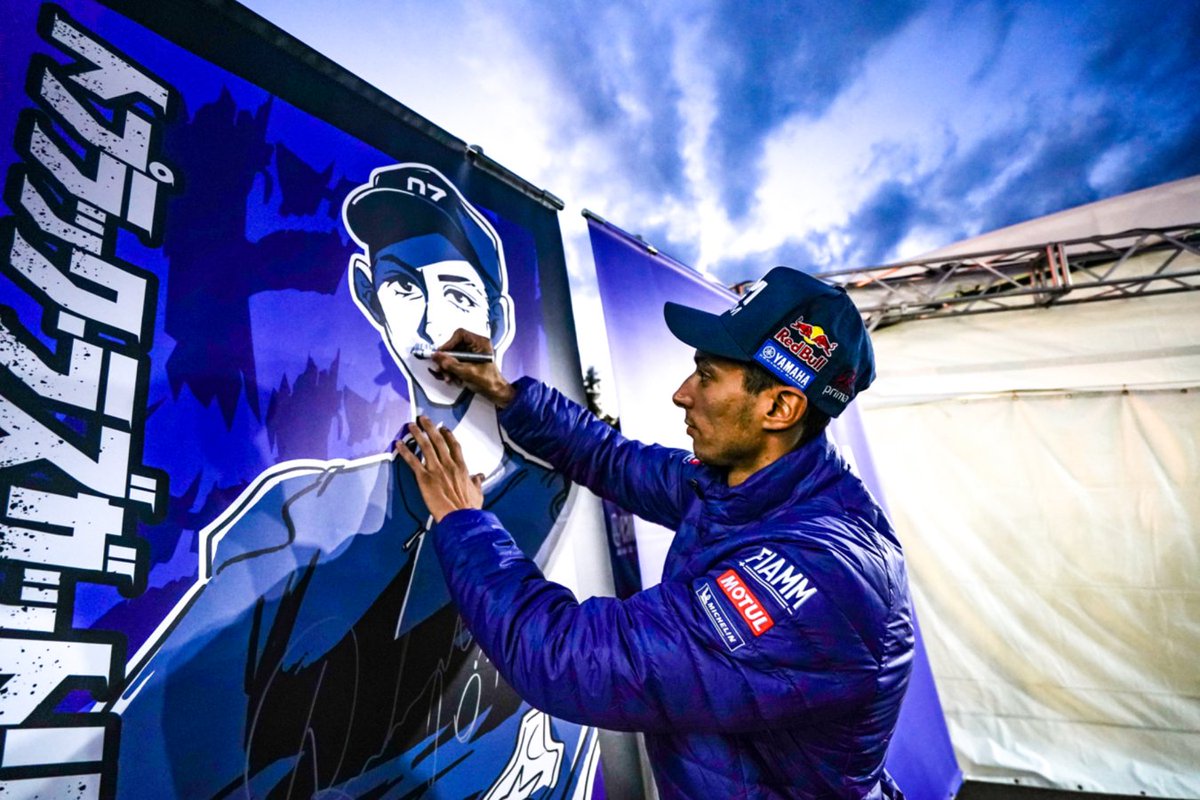 yamaha_race's tweet photo. ＼ヤマハファンブーストークショー／

#日本グランプリ、ヤマハファンブースにてライダー🎙️トークショーを開催。

ファンの皆さんの温かい歓迎にライダーは感激👏

🇯🇵日本のファンの魅力や日本での楽しみ、明日のレースに向けての意気込みなど、笑いを交えながら和気あいあい。
わずかなひとときでしたが、皆さんとの交流を楽しみました。

ライダー到着まで、🕐長い時間お待ちくださったファンの皆さん、ありがとうございました。
#YamahaFactoryRacing #YAMAHA #Moto2_jp