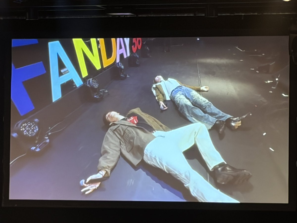 korotomof's tweet photo. ファンミが殺人現場みたいになってる

#GMMTVFANDAY36INTOKYO 
#SkyNani https://t.co/yetHPAipvF