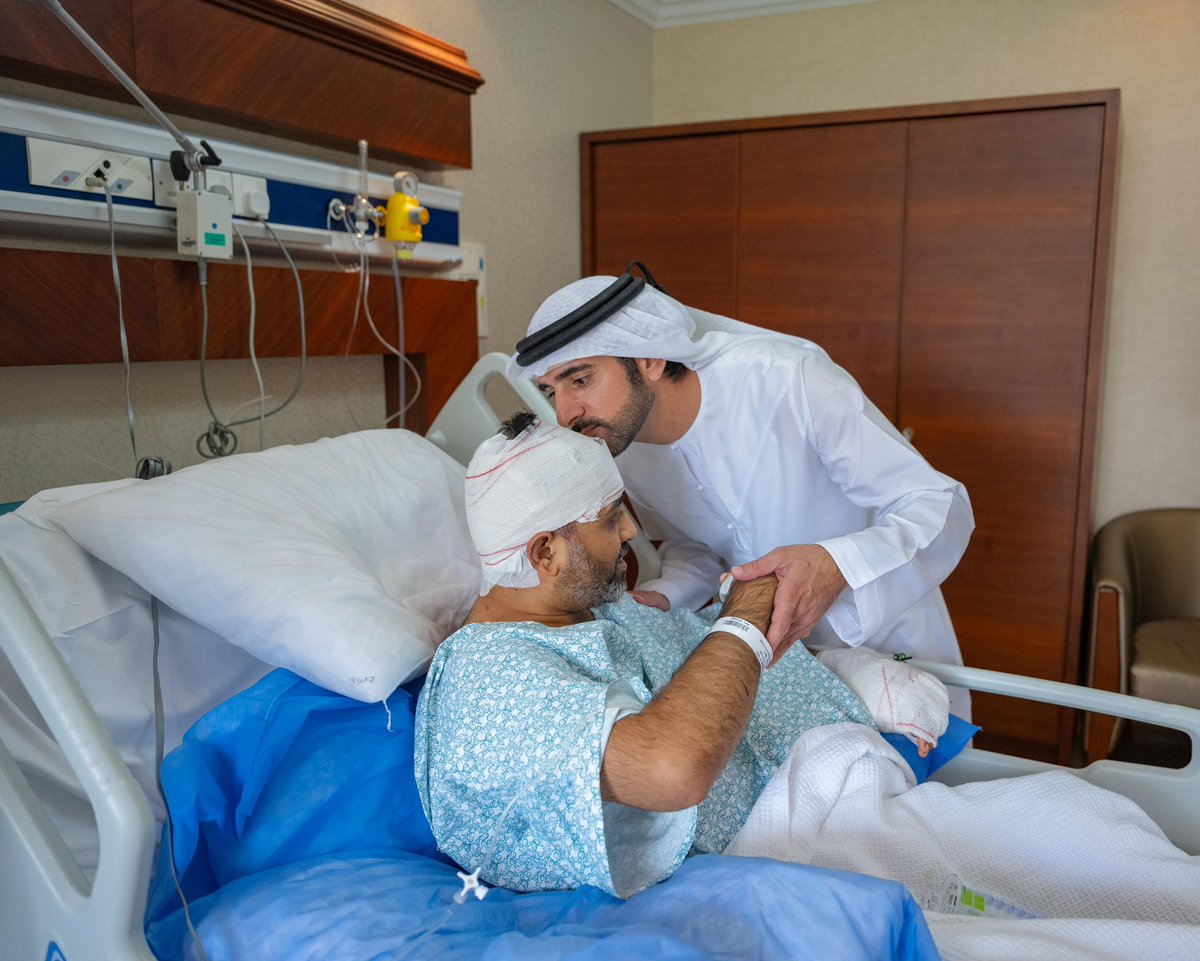 HamdanMohammed's tweet photo. أثناء زيارة " سميت ماتشهار" .. طيار فلاي دبي الذي جسد أعلى درجات الشجاعة والمسؤولية والحرص على حياة الناس. 

له منا ومن قيادة الدولة كل التقدير والثناء.. 

فخورين بأن يكون جزء من فريقنا.. وجزء من قصة وطننا .. وجزء من تجربتنا الإنسانية في دولة الإمارات .. وطن المحبة .. ووطن السلام .. ووطن الحياة.
