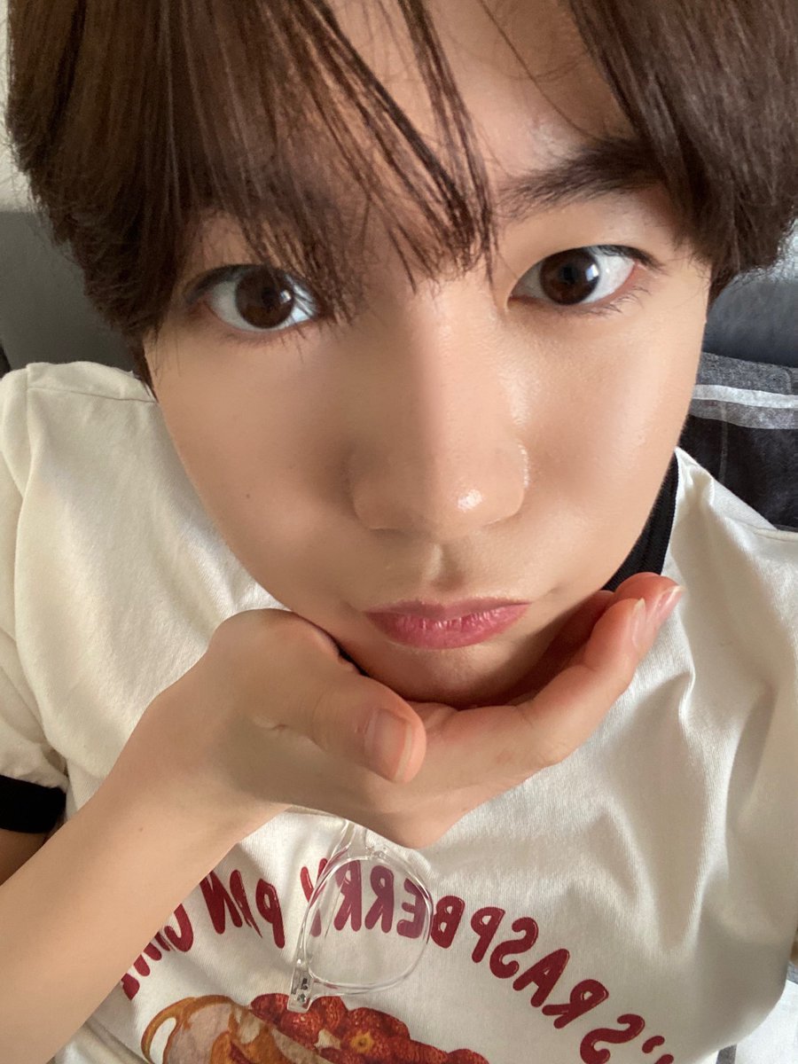 ryoaresocute's tweet photo. 🍞🍞🤏 https://t.co/sU6Bm8Jy0Y