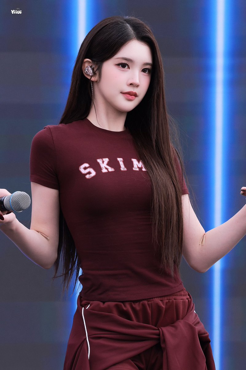 galaerry's tweet photo. AKAL-AKALAN SIAPA YANG BIKIN DIA MAKIN CANTIK MENTOK MAKSIMAL KUADRAT KALI LEBAR KALI TINGGI GINI HAH!?!?!? KAK MUNDUR KAK, CANTIKNYA KELEWATANNN 😭😭😭😭😭 https://t.co/eFmHJnQXWe