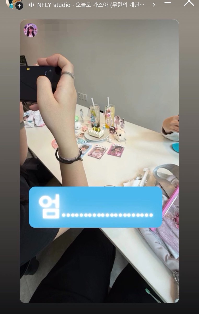 9inkiio's tweet photo. 씹순이샷이런식으로만들어짐 https://t.co/Pekeam9DdN