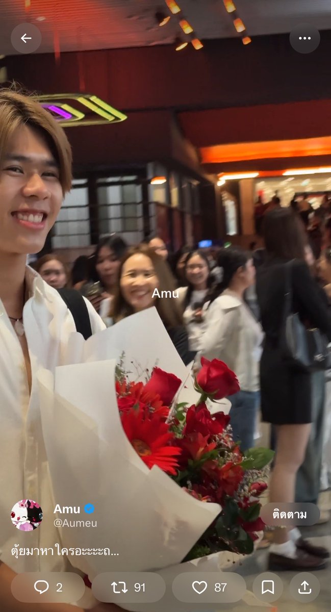 Je_tay_aime's tweet photo. ให้พี่ดอกสีขาว ไปเชียร์บิบี๋ดอกสีแดง มีอะไรจะบอกป้ามั้ยคะน้องตุ้ย https://t.co/0OvVTQEoEc