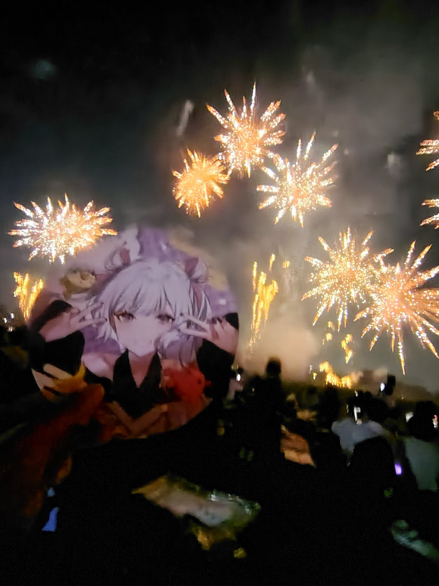 kumityou_'s tweet photo. ちゅーわけで、友人に誘われて超かぐや姫の年1の聖地、郷美じゃなかった、三郷花火大会に来ました。
土手ではなく河川敷だったので迫力がダンチでした。
#超かぐや姫 
#三郷花火大会 https://t.co/PDxHV3xr4P