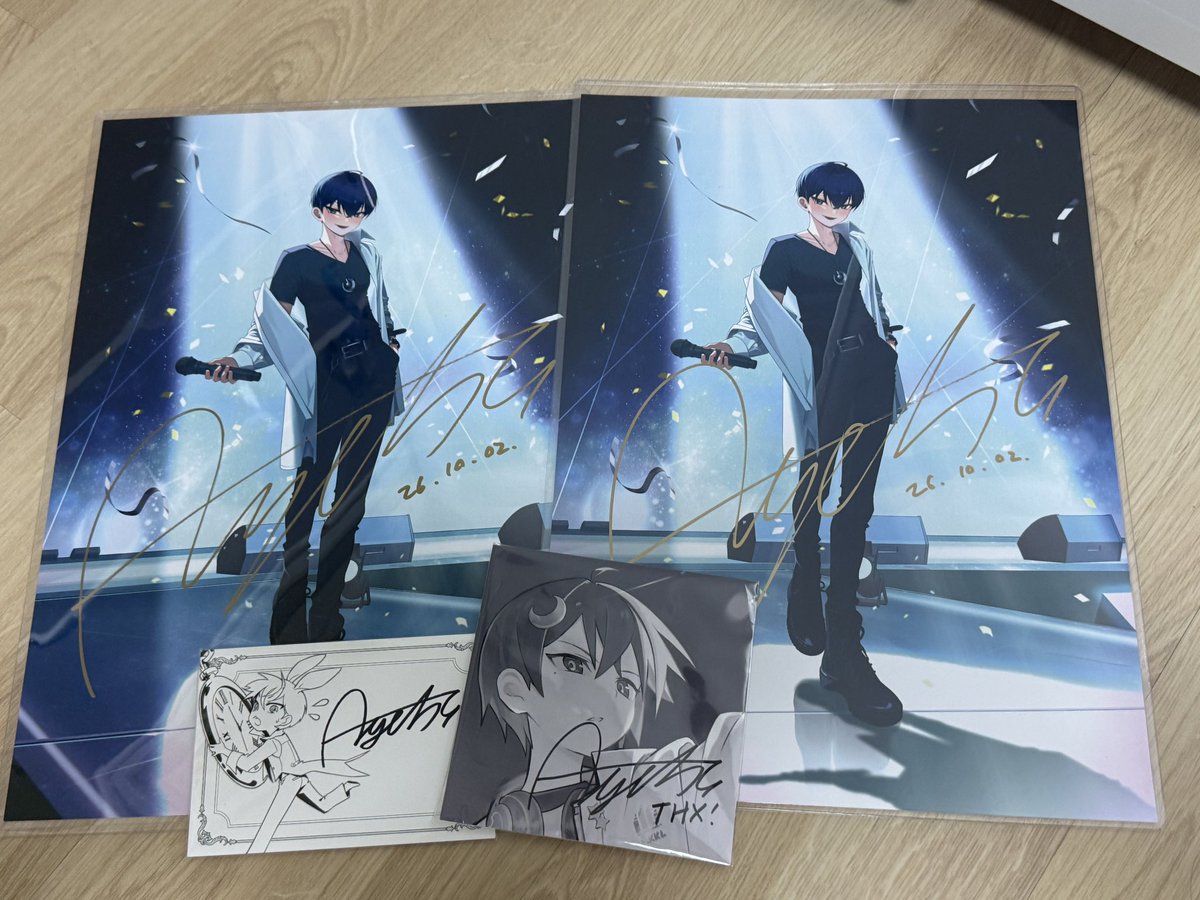 AKU_ANG3's tweet photo. 악월님 친필싸인 4개잇는여자 어떤대. https://t.co/TfHOmfnWHG