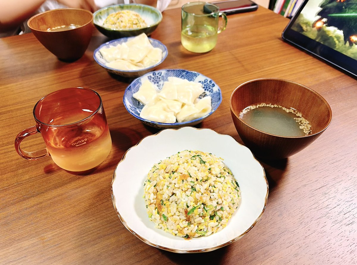 saba_tete's tweet photo. 今日の飯！ネギ卵炒飯と水餃子 https://t.co/Ujkw1SA2Bs