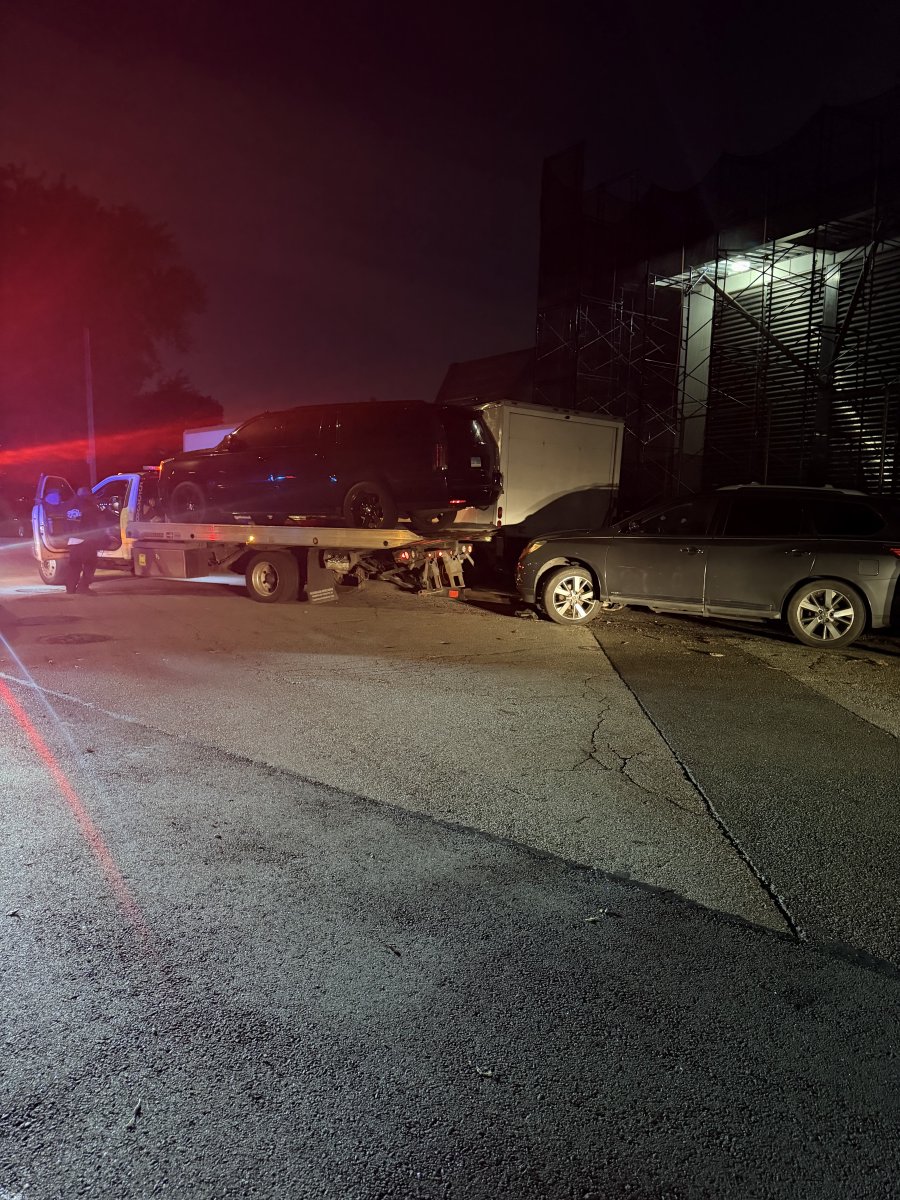 NYPD109Pct's tweet photo. 🚨 Our 109 Precinct Q-Team conducted another tow operation near 32nd Ave &amp; 162nd St and Powell Cove Blvd &amp; 127th St! 🚫🚗
Vehicles were towed for street storage, missing license plates, and unregistered violations. Keeping our streets safe and clear! 🚓💨 https://t.co/5oQCdll9Bx